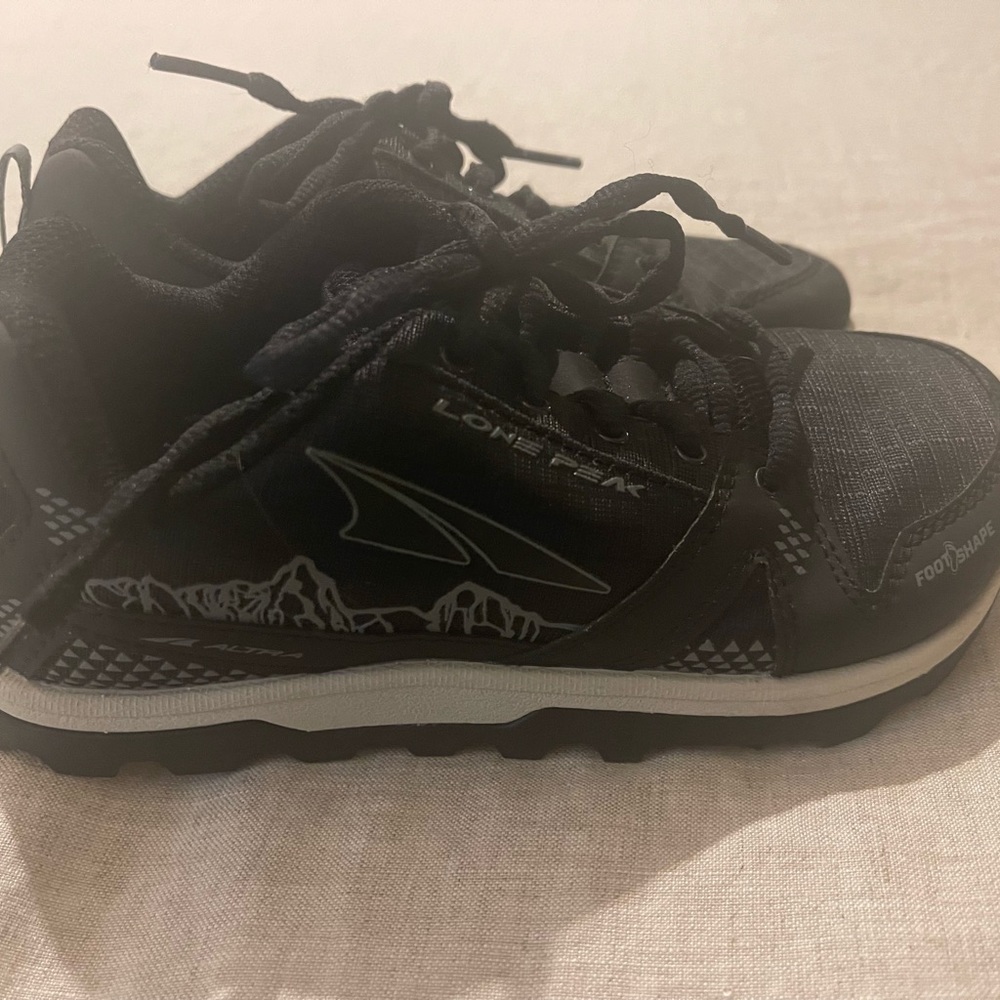 Youth boys Altra Lone Peak sneakers. Size 13